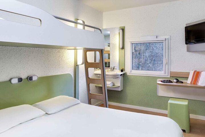 Room 6 of 23