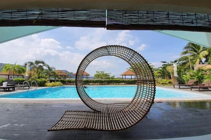 Pool 21 of 38