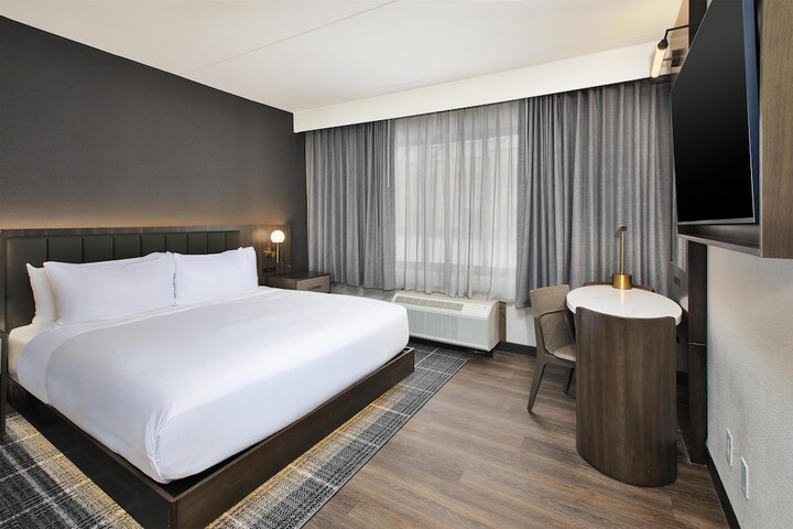 Room 6 of 50