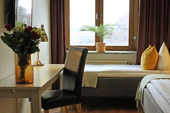 Room 13 of 50