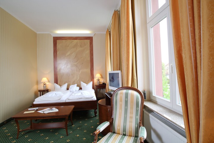 Room 6 of 35