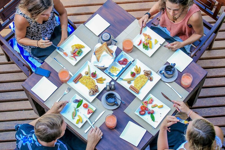 Dining 34 of 62