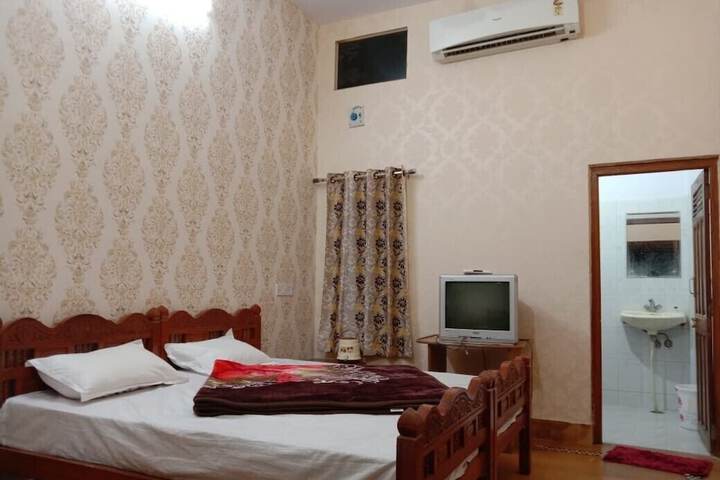 Room 12 of 21