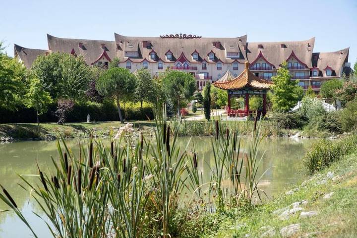 Les Pagodes de Beauval in Seigy
