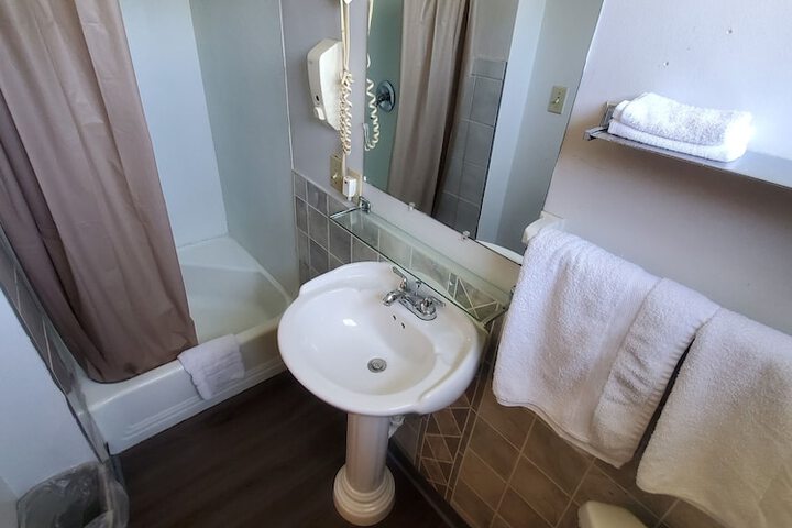 2 Double Beds (8 of 20)