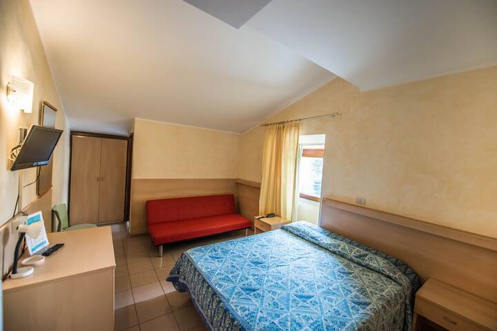Room 12 of 42