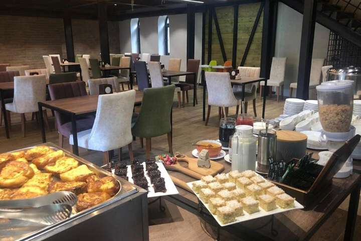 Breakfast/Coffee Service 64 of 103