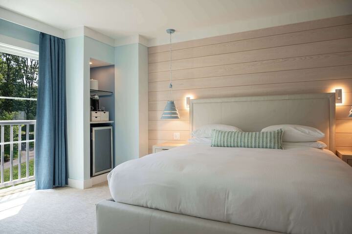 Room 27 of 53
