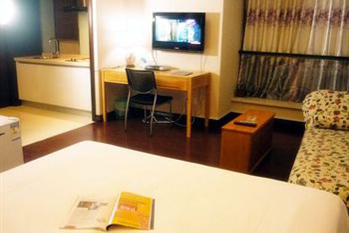 Room 9 of 11