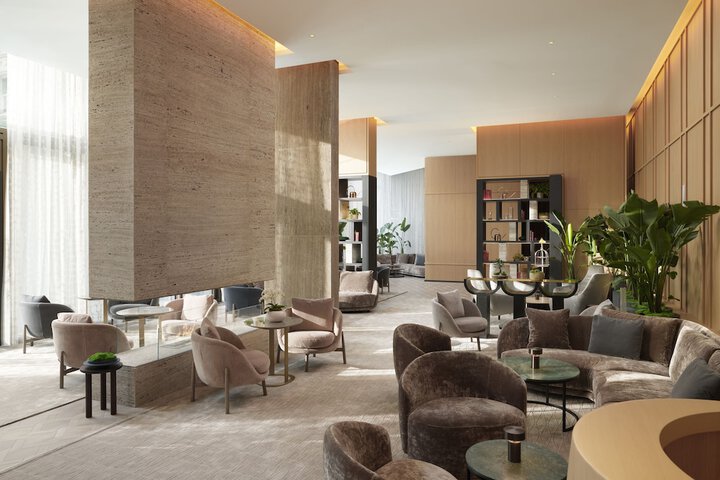 Lounge 72 of 94
