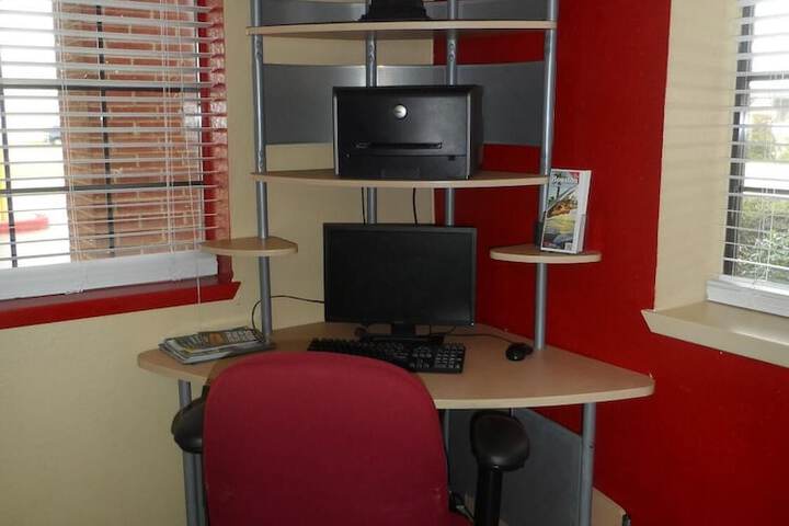 Business Center 25 of 27