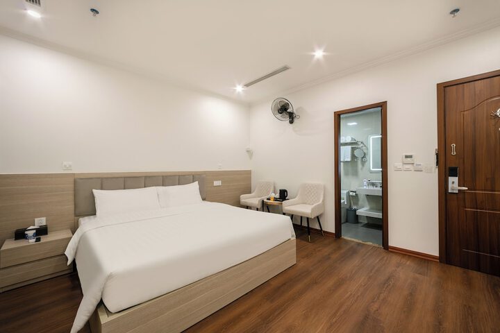 Room 7 of 16