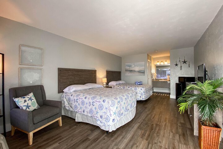 Room 6 of 25