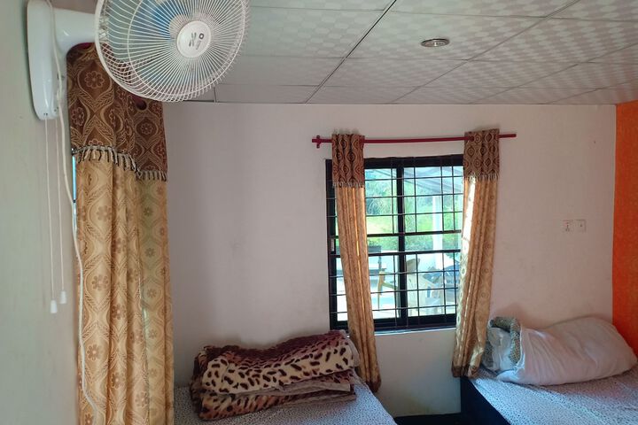 Room 4 of 27