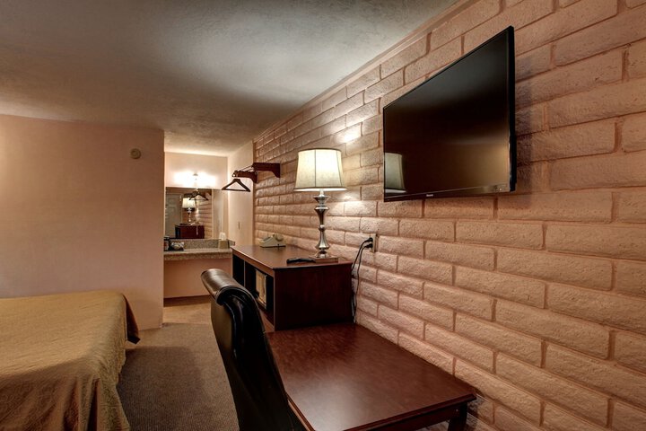 Room 8 of 37