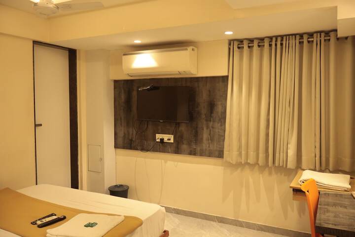 Room 8 of 49