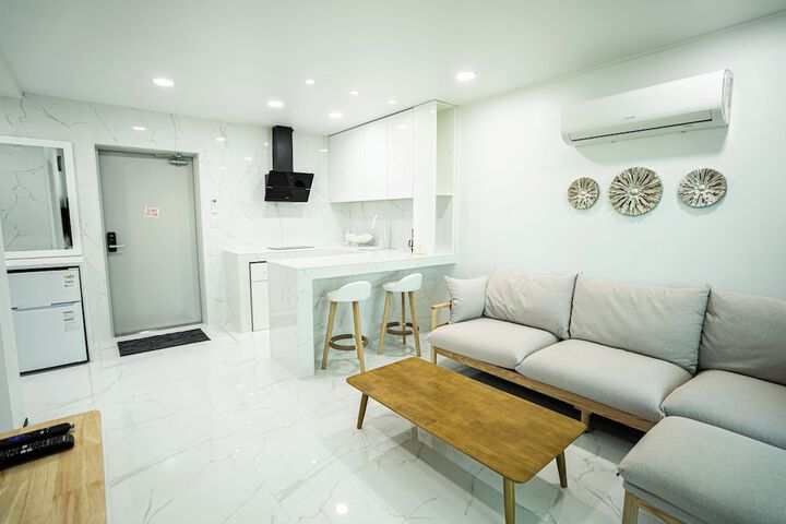 Room 12 of 21