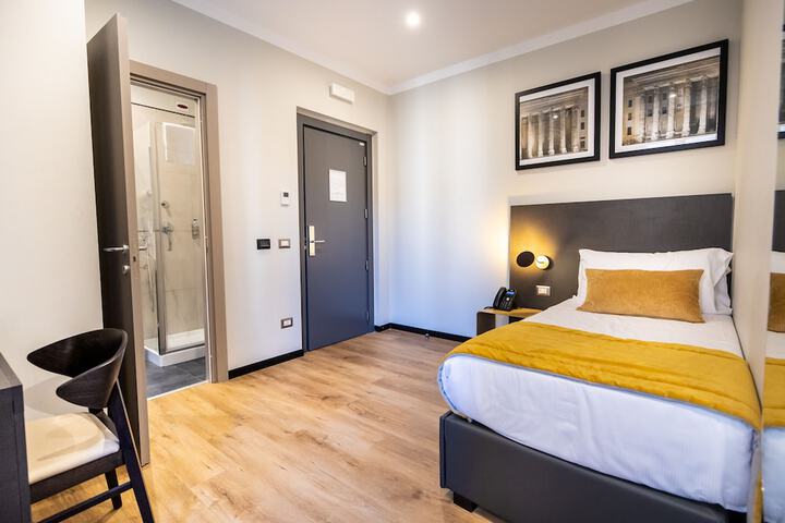 Room 28 of 104
