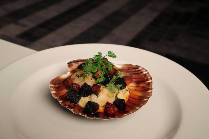 Dining 82 of 118