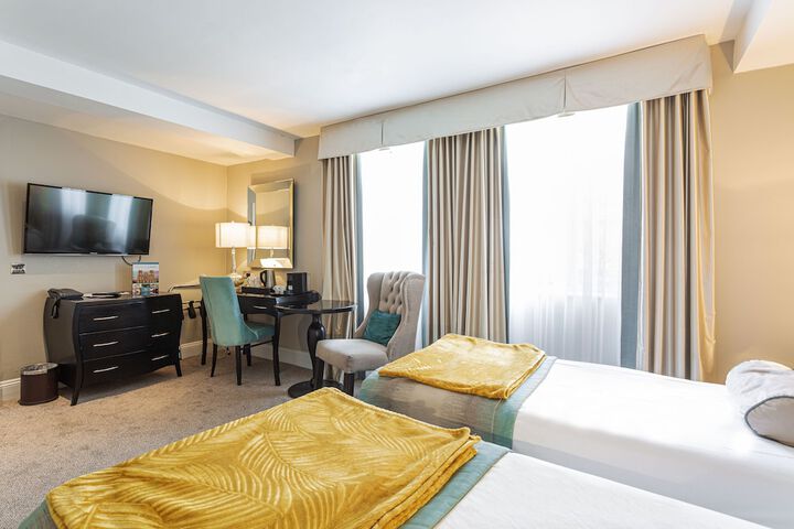 Room 33 of 106
