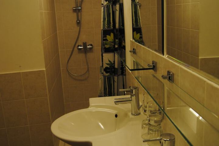 Room 20 of 42