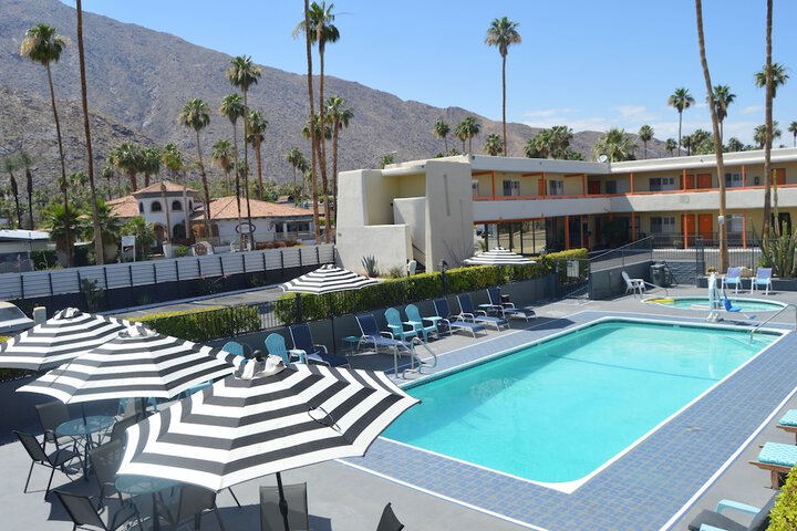 Hotel Pool
