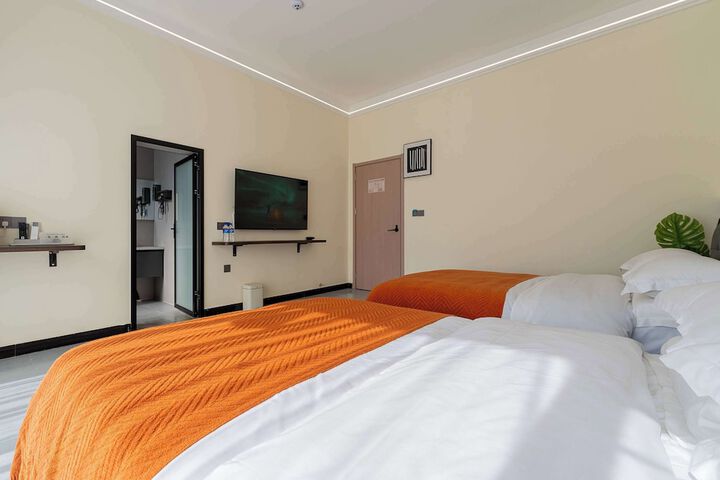 Room 83 of 164