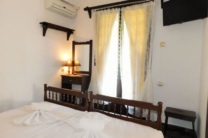 Room 50 of 93