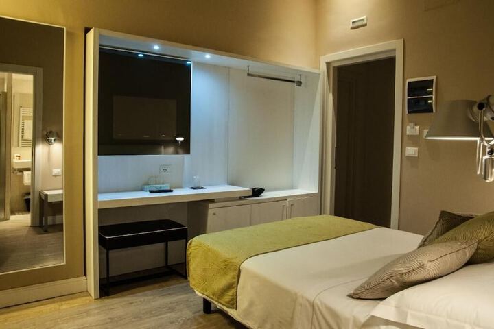 Room 16 of 49