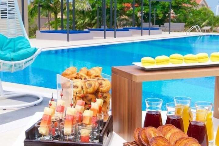 Hotel Pool