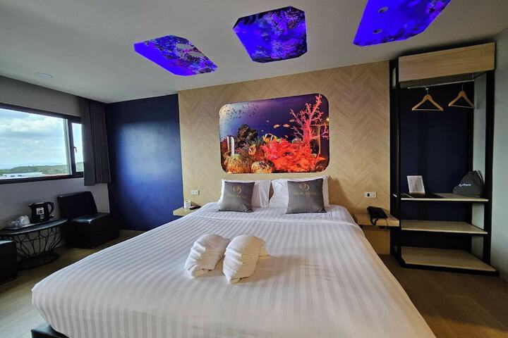 Room 17 of 49