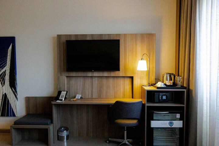 Room 32 of 72