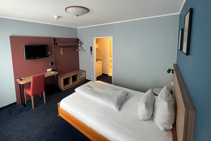 Room 12 of 171