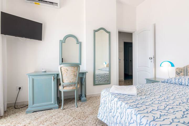 Room 15 of 108
