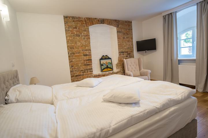 Room 8 of 42