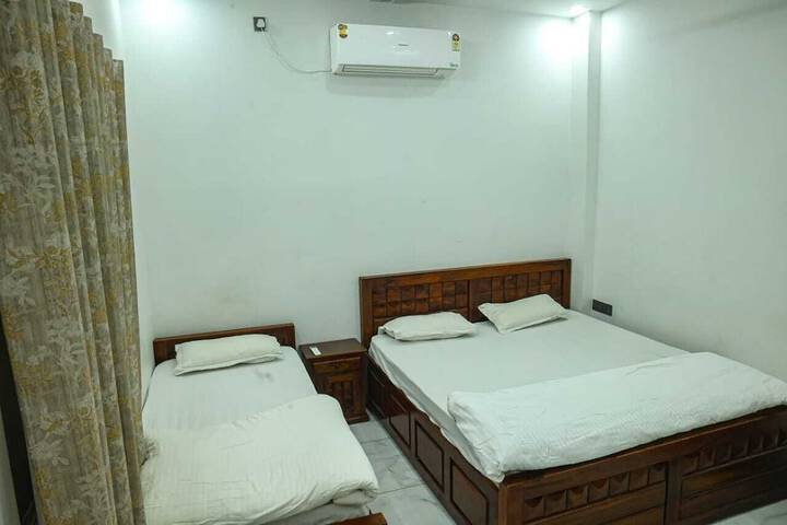 Room 9 of 15