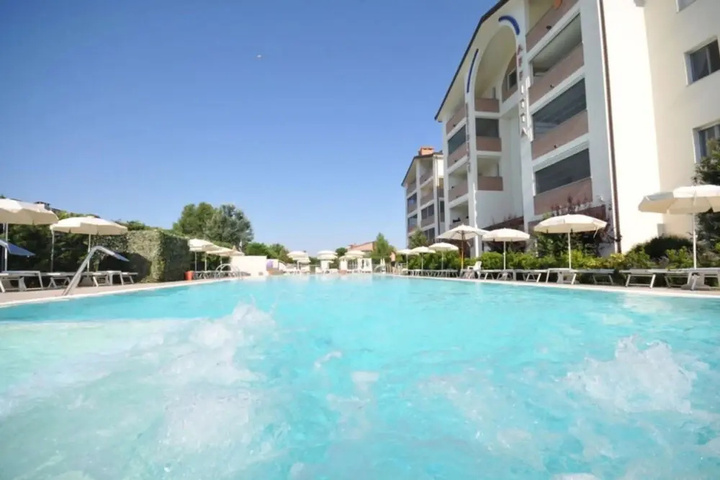 Pool 12 of 24