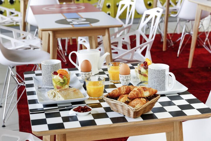Breakfast/Coffee Service 24 of 44