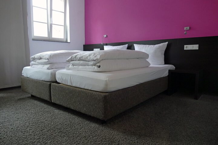 Room 12 of 32