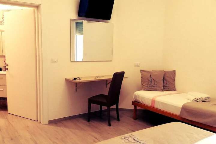 Room 19 of 39