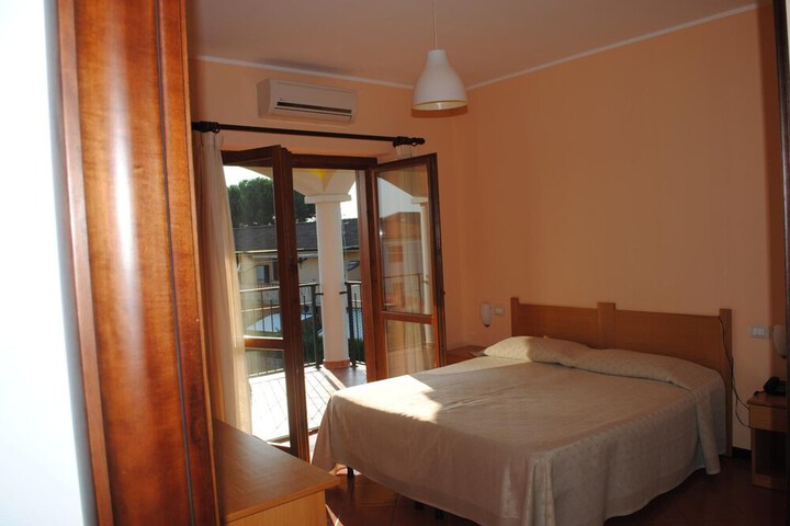 Room 9 of 45