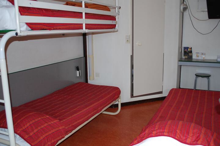 Room 8 of 36