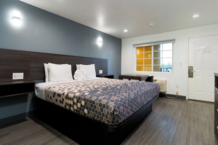 Room 8 of 20