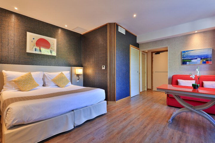 Room 31 of 77