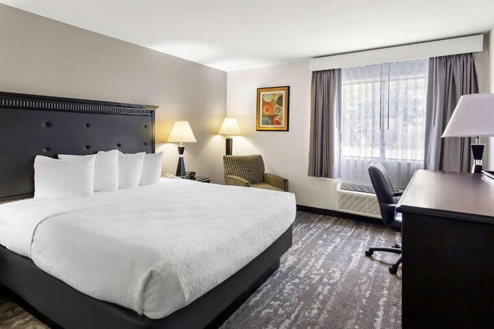 Accessible 2 Double Accessible Roll in Shower Pet Friendly Room, Microwave and Refrigerator WiFi Full Breakfast