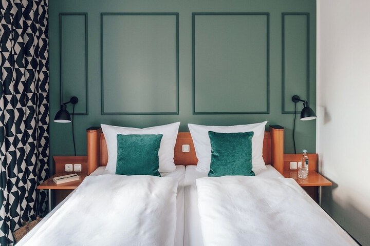 Room 13 of 45