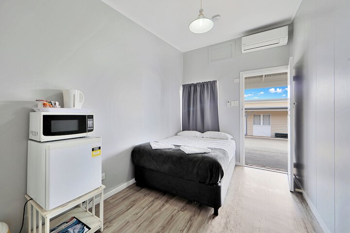Room 4 of 42