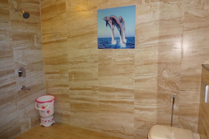 Room 8 of 9