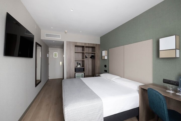 Room 8 of 42