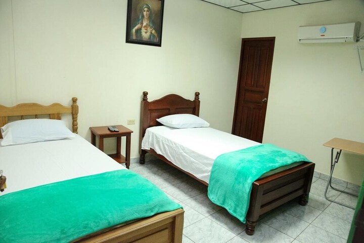 Room 6 of 32